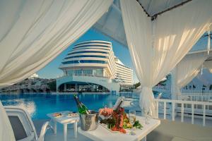 TITANIC BEACH HOTEL LARA