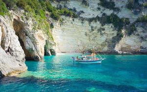 Boat trips in all destinations overlooking the sea