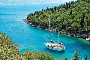 Boat trips in all destinations overlooking the sea